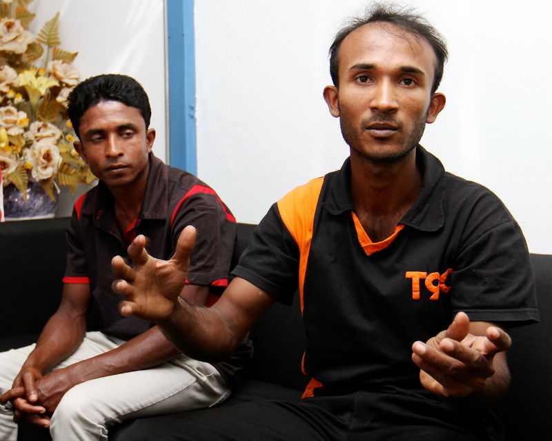 Nurul Amin Nobi Hussein, 25, (right) talking to Bernama on May 28, 2015, about the moments when he escaped from the transit camp at Wang Kelian, Perlis, u00e2u20acu201dBernama pic