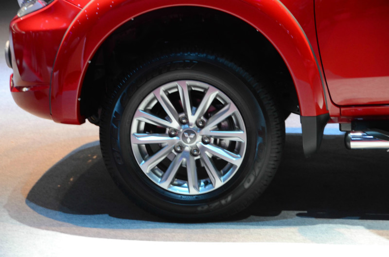 The Triton's 17-inch alloy rim.