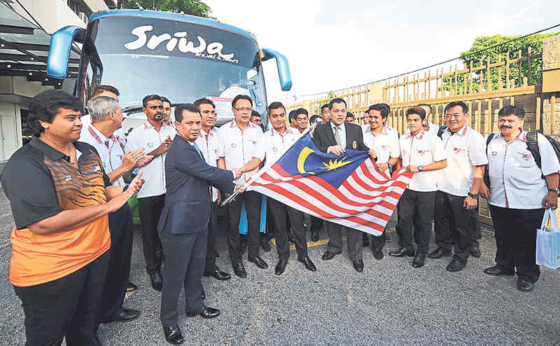 Chef de Mission Datuk Seri Norza Zakaria hands over the Jalur Gemilang to skipper Fandi Othman before the teamu00e2u20acu2122s departure for Singapore May 27, 2015. u00e2u20acu201d Bernama pic