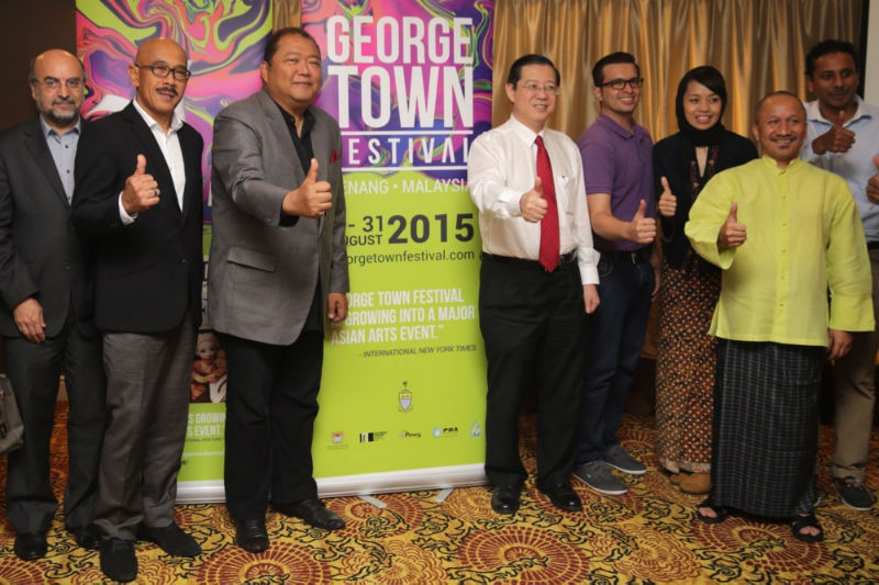 Penang Chief Minister Lim Guan Eng poses for pictures with the organisers of the George Town Festival including festival director Joe Sidek (extreme right). u00e2u20acu201d Picture by Choo Choy May