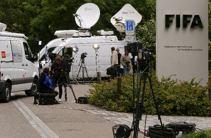 Members of the media at the entrance of FIFA headquarters in Zurich, Switzerland, May 30, 2015. REUTERS/Arnd Wiegmann