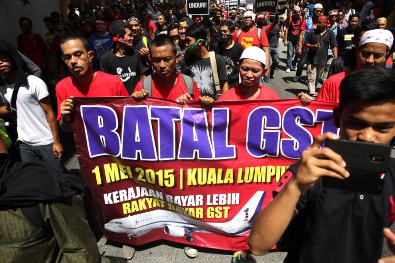 Hundreds gather early for anti-GST rally before marching to Dataran Merdeka, May 1, 2015. u00e2u20acu2022 Picture by Choo Choy May