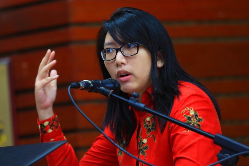 Lecturer of Law, Dian Diana Abdul Hamed Shah, from UM speaks at the HAKAM forum, May 23, 2015.