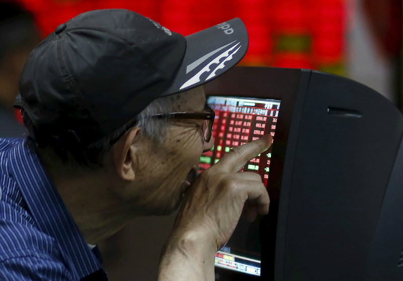 An investor looks at a computer screen showing stock information at a brokerage house in Shanghai, May 26, 2015. China stocks rise again to another seven-year high today. u00e2u20acu201d Reuters pic