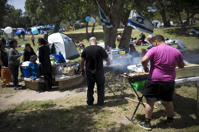 Israelis roast meat during a barbecue in Ashkelon during celebrations for Israel's Independence Day marking the 67th anniversary of the creation of the state, April 23, 2015. u00e2u20acu201d Reuters pic