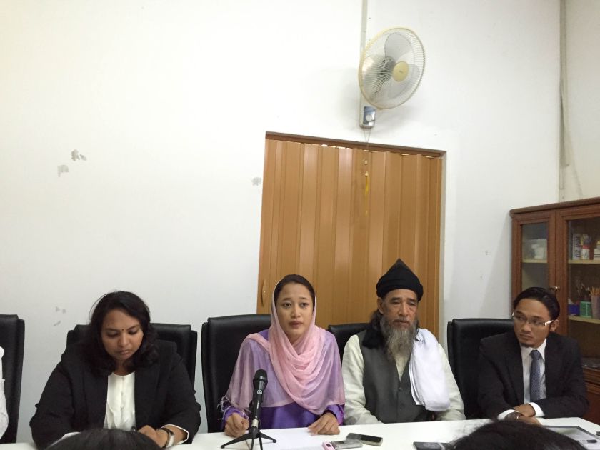 Police rape threat victim Maisara Amira (centre) speaks at a press conference organised by human rights group EMPOWER in Petaling Jaya, May 12, 2015. u00e2u20acu201d Picture by Kamles Kumar