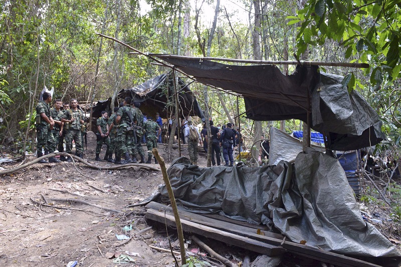 Rescue workers and security forces inspect an abandoned camp in Thailandu00e2u20acu2122s southern Songkhla province, May 2, 2015. u00e2u20acu201d Reuters pic
