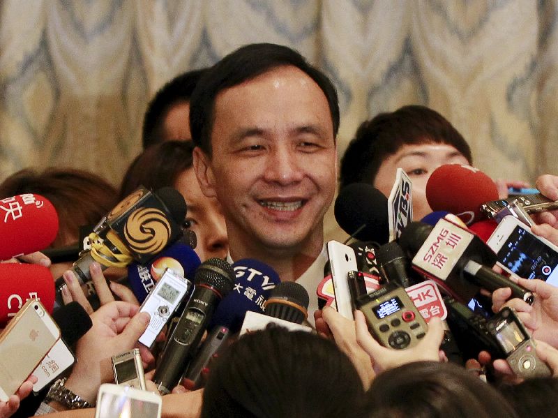 Eric Chu, chairman of Taiwanu00e2u20acu2122s Kuomintang (KMT) Party, speaks to the media after the 10th Cross-Strait Economic, Trade and Culture Forum in Shanghai, May 3, 2015. REUTERS/Stringer 