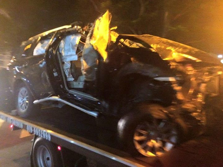 Picture shows the wrecked Mitsubishi Pajero vehicle being transported away from the accident scene. u00e2u20acu201d Facebook pic