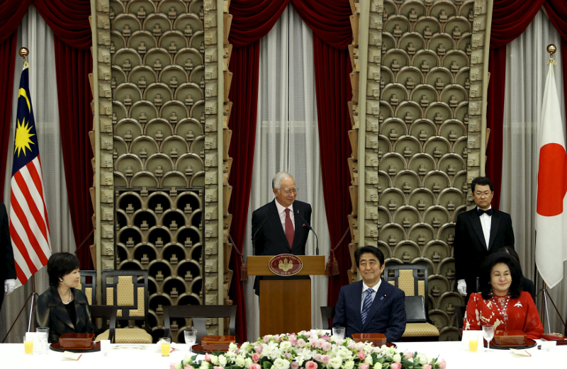 Datuk Seri Najib Razak (centre) gives a speech next to Japan's Prime Minister Shinzo Abe (2nd right), Abe's wife Akie (left) and his wife Datin Seri Rosmah Mansor (right) during a welcome dinner in Tokyo May 25, 2015. u00e2u20acu201d Reuters pic