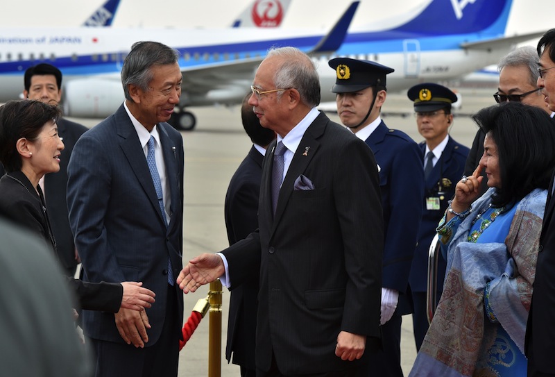 Najib and Rosmah are greeted by well wishers upon their arrival at the airport in Tokyo on May 24, 2015. Najib is on a three day visit to Japan. u00c2u00a0u00e2u20acu201du00c2u00a0AFP pic