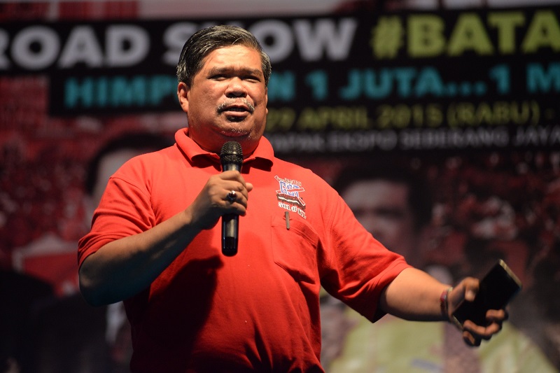 PAS deputy president Mohamad Sabu addresses the crowd during a press conference at Yayasan Aman in Permatang Pauh, May 6, 2015. u00e2u20acu201dPicture by K.E. Ooi