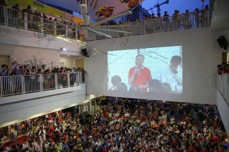 Singapore PM Lee Hsien Loong speaks to residents and participants during his visit to Punggol 21 Community Club at its official opening. u00e2u20acu201d Today pic