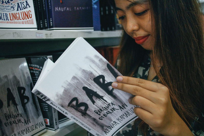 A female staff member reads u00e2u20acu02dcBabi,u00e2u20acu2122 the Malay word for pig, at the Lejen Press bookstore in Kuala Lumpur, April 10, 2015. u00e2u20acu201d Rahman Roslan/The New York Times pic
