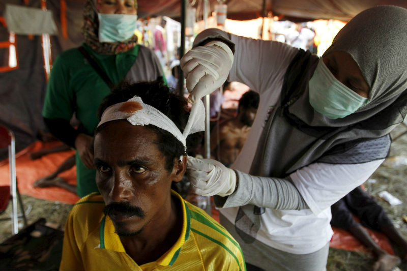 A migrant, who arrived in Indonesia by boat along with other Bangladeshi and Rohingya migrants, receives medical treatment in Kuala Langsa, in Indonesiau00e2u20acu2122s Aceh Province, May 16, 2015. u00e2u20acu201d Reuters pic
