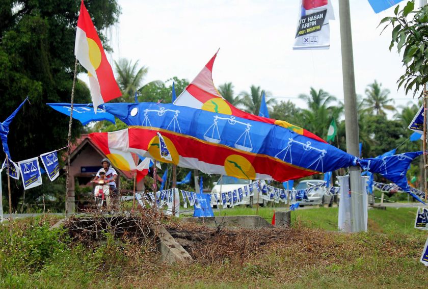 nA replica of a shark created from BN and Umno flags greet visitors of Kampung Sabak in light of the upcoming by-election in Rompin. u00e2u20acu2022 Bernama picn