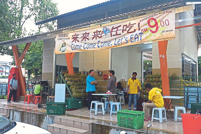 Operators are complaining that the new location in Section 19 is too small and that customers are unaware of its existence. u00e2u20acu201d Picture by Azneal Ishak
