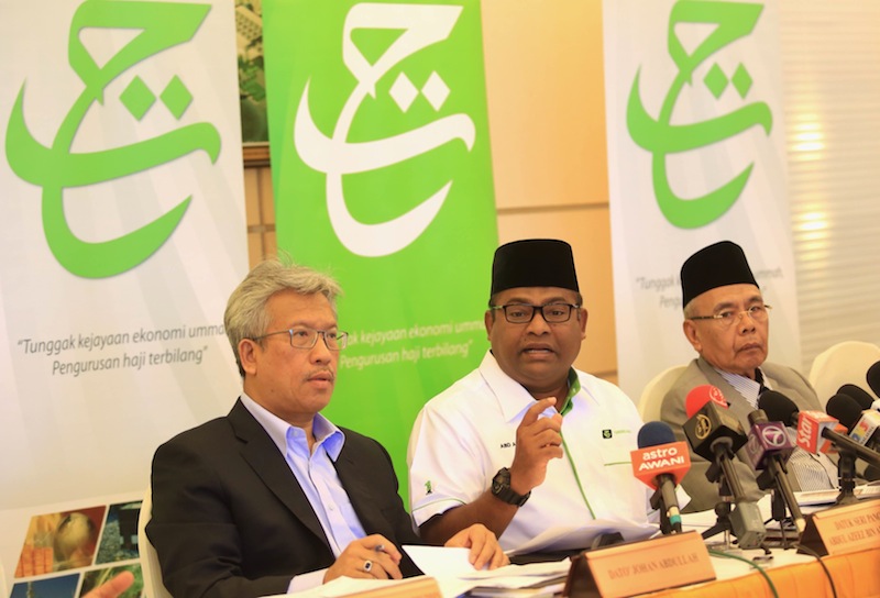 From left: Johan Abdullah, Abdul Azzez Abdul Rahim and Dr Abdul Shukor Husin. u00e2u20acu201d Picture by Saw Siow Feng