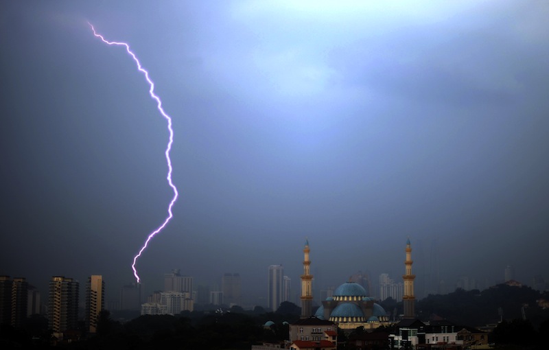 Lightening streaks the sky in Kuala Lumpur on June 24, 2009. u00e2u20acu201du00c2u00a0AFP pic