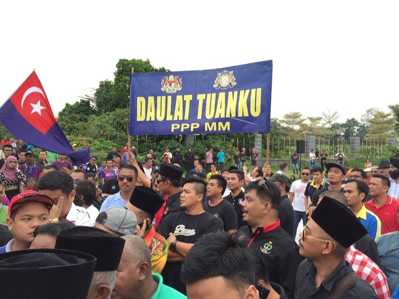A small group gathers at the main door of the Serene Palace to rally in support for Johor Crown Prince Tunku Ismail Sultan Ibrahim, in his public spat with Culture and Tourism Minister Datuk Seri Nazri Aziz, Johor Bahru, June 16, 2015.