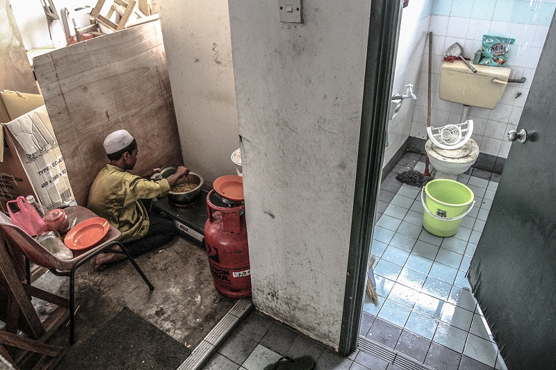 10-year-old Rofi Nasir Ahmed prepares lunch at the Madrasah Muiin Al-Islam in Meru, Klang, on May 28, 2015. — Picture by Yusof Mat Isa