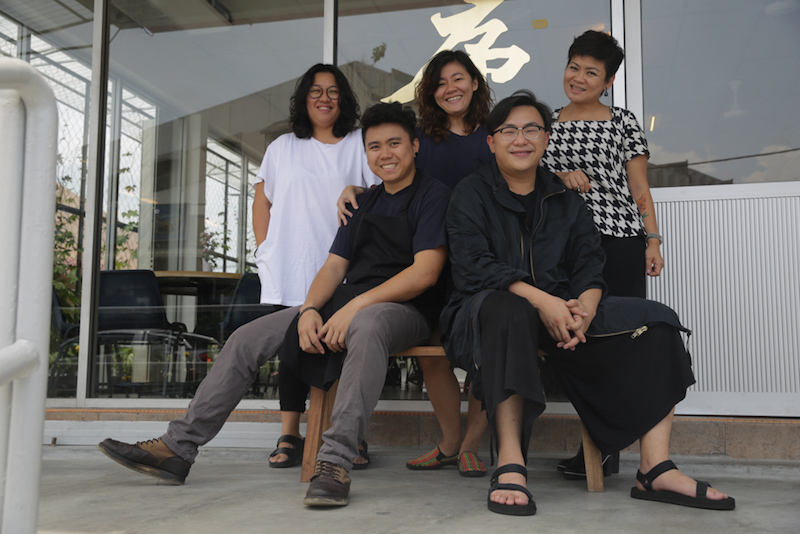 Part of the Awesome Canteen team (clockwise from left): Janice Tyan, Diane Ong, Dora Ong, Joshua Tan and Jack Weldie. — Picture by Choo Choy May