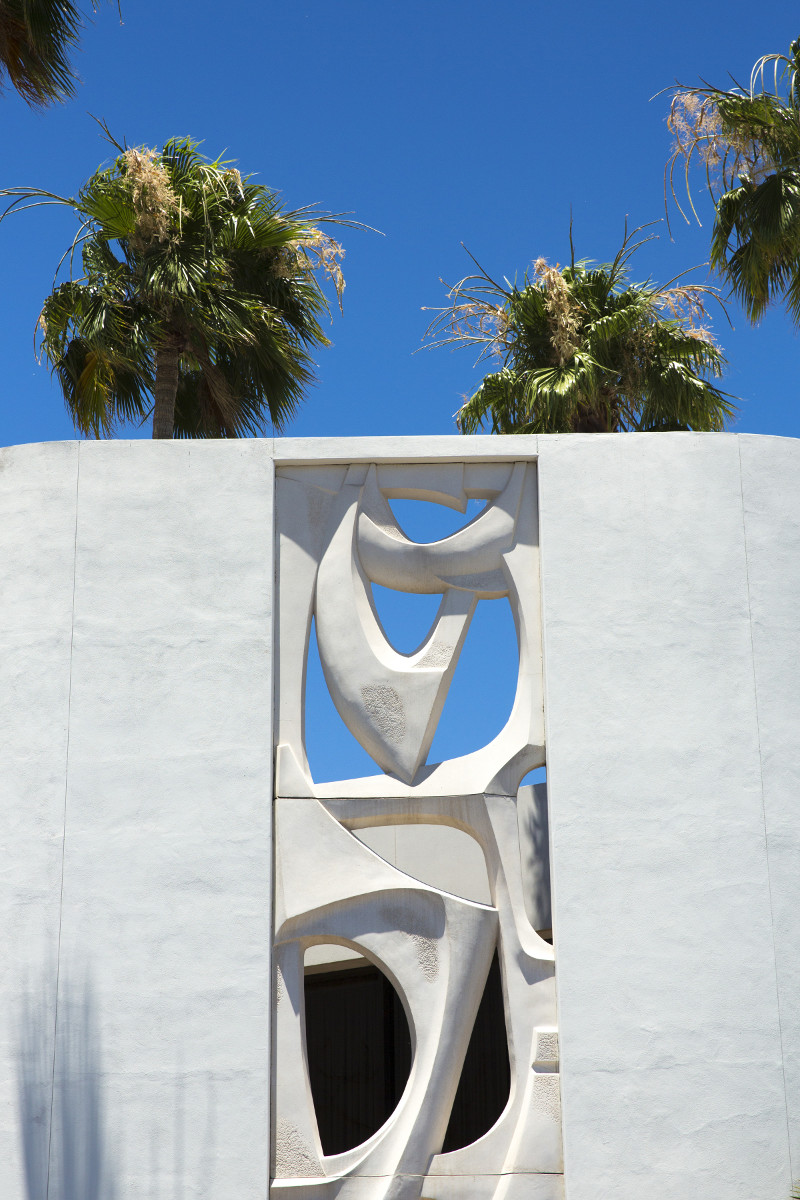 A detail of a Chase Bank, built from a stark white cast concrete.