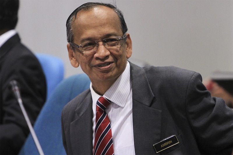 Auditor-General Tan Sri Ambrin Buang speaks to member of the media during a press conference at Parliament in Kuala Lumpur, July 9, 2015. u00e2u20acu201d Picture by Yusof Mat Isa 
