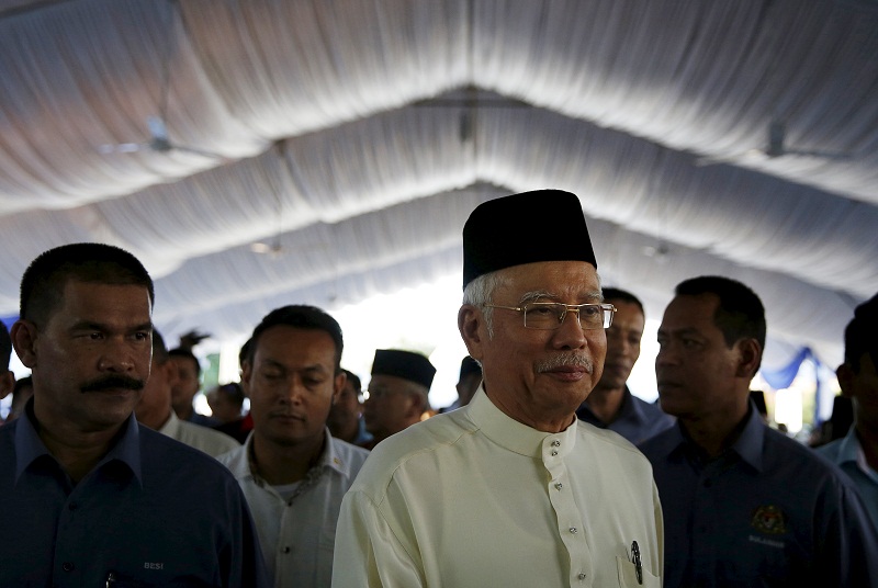 Malaysiau00e2u20acu2122s Prime Minister Najib Razak greets supporters as he arrives for a news conference at a mosque outside Kuala Lumpur, Malaysia, July 5, 2015. u00e2u20acu201d Reuters pic