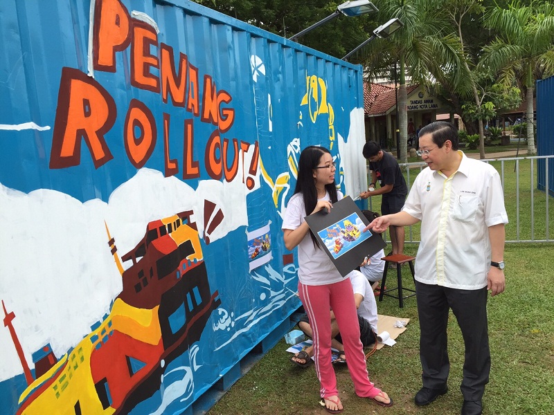 Penang Chief Minister Lim Guan Eng looks at a studentu00e2u20acu2122s work at the Transformer street art site at Esplanade. u00e2u20acu201d Picture by K.E. Ooi