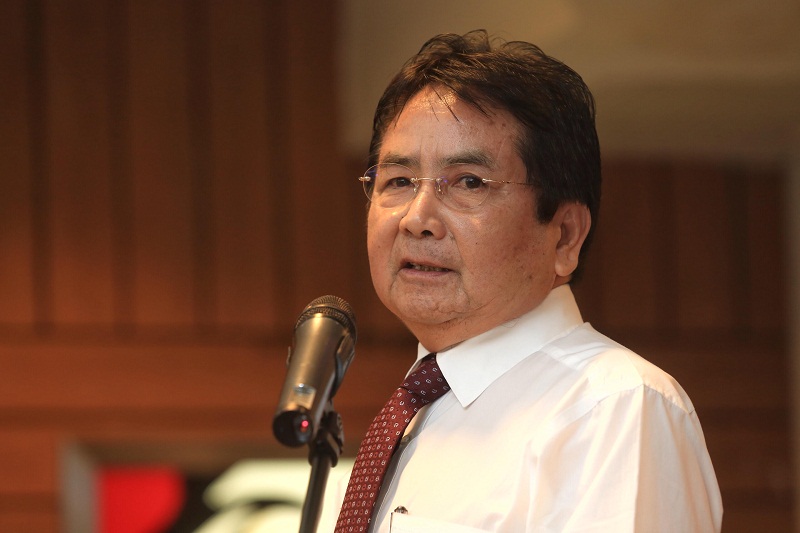 Tan Sri Joseph Kurup gives a speech after taking a tour around Low Yat Plaza, Kuala Lumpur, July 13, 2015. u00e2u20acu201d Picture by Saw Siow Fengn