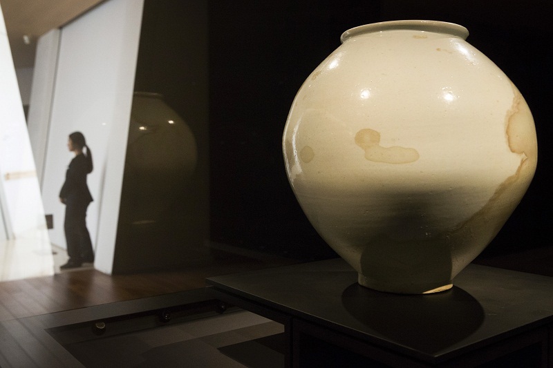 A moon jar with a visible oil stain is displayed in the Leeum, Samsung Museum of Art in Seoul, South Korea, July 7, 2015.