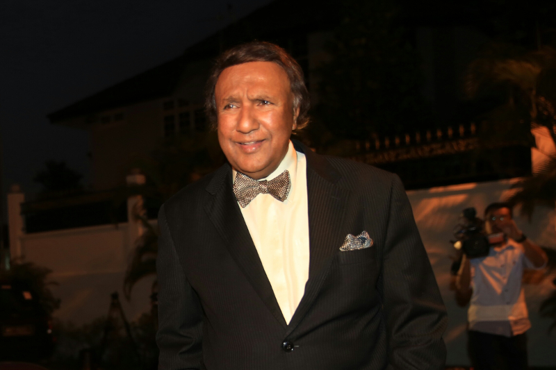 Tan Sri Abdul Kadir Sheikh Fadzir arrives at the house of Tan Sri Muhyiddin Yassin in Bukit Damansara, July 28, 2015. u00e2u20acu201d Picture by Saw Siow Feng