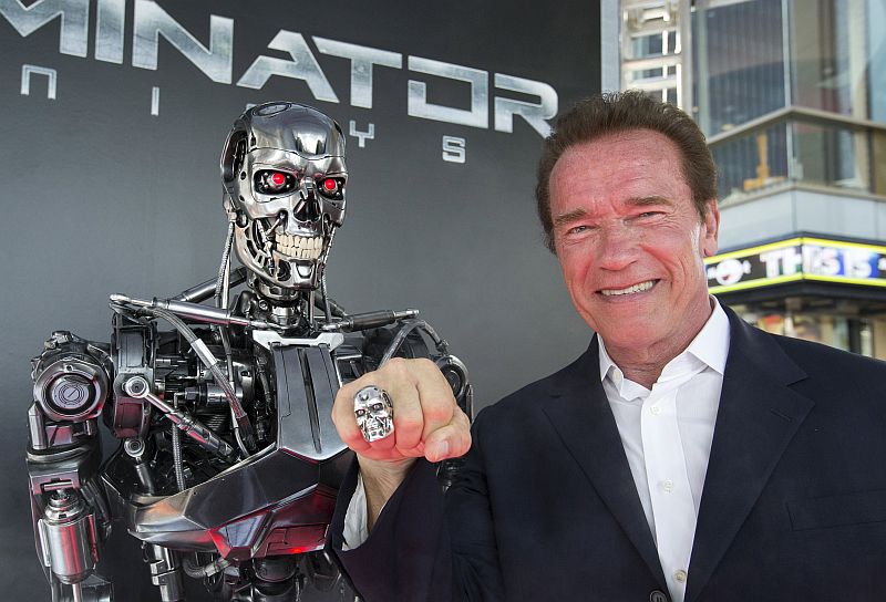 Cast member Arnold Schwarzenegger poses by a Terminator replica at the premiere of 'Terminator Genisys' in Hollywood, California June 28, 2015. u00e2u20acu2022 Reuters pic