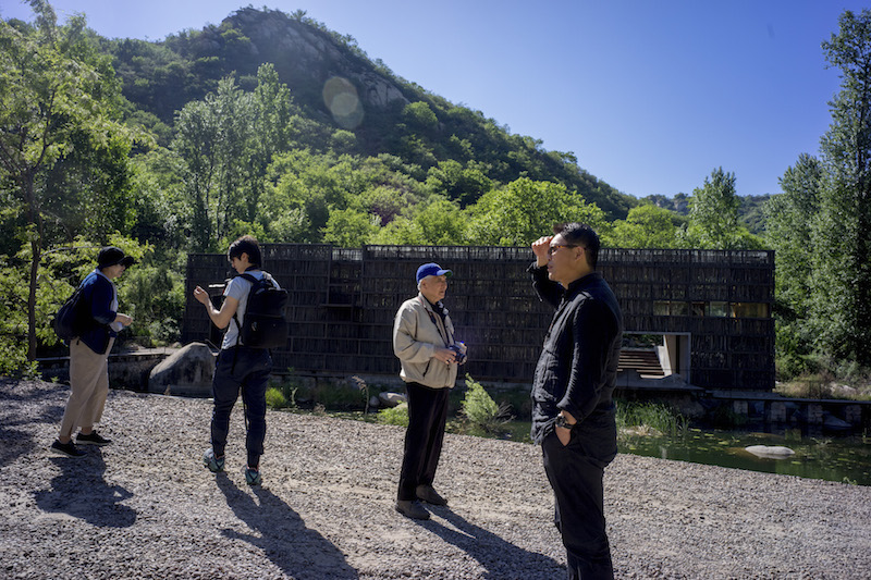Li Xiaodong, centre, an architect, takes Raymond Moriyama, right, a Canadian-Japanese architect, on a tour of the Liyuan library in Jiaojiehe, near Beijing, May 16, 2015. — Picture by Sim Chi Yin/The New York Times