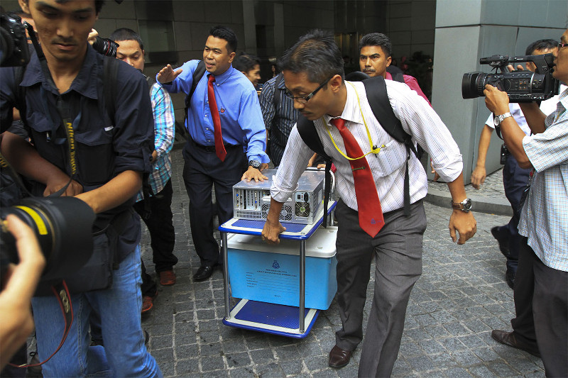 Officers from the special task force remove a CPU and a box from the 1Malaysia Development Berhad's office at Menara IMC in Kuala Lumpur, July 8, 2015. u00e2u20acu201d Picture by Yusof Mat Isa