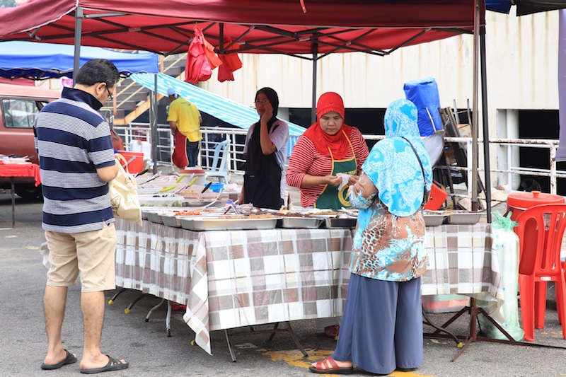 For those who stick to a strict budget when buying food at the bazaar, like accounts manager Firdauz Zahaliman, the shrinking value of the ringgit in his wallet is even more obvious.