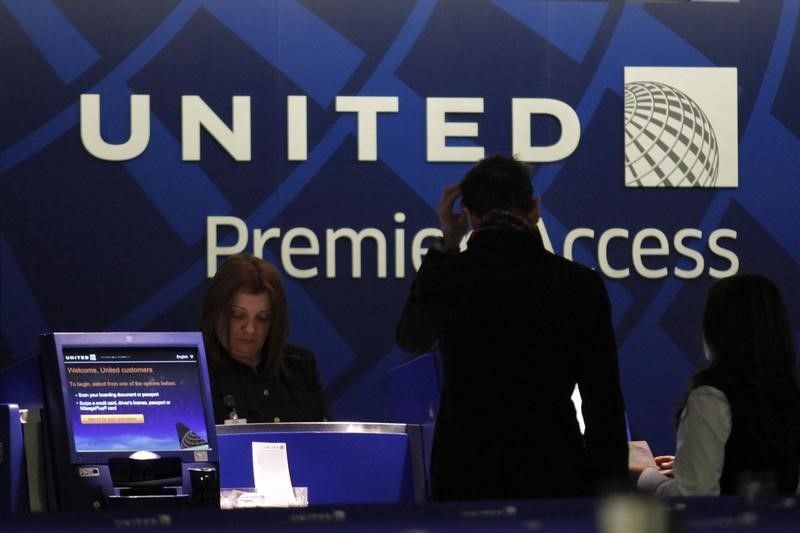 A worker from United attends to some customers during their check in process at Newark International airport in New Jersey, November 15, 2012. u00e2u20acu201d Reuters pic