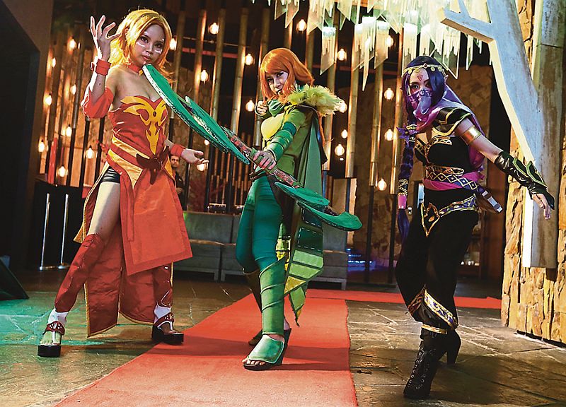 (From left) Micoh Teh as Lina, Shaunie Ng as Windranger and Hui Min as Lanaya, the Templer Assassin, all from online game Dota 2, strike a pose for cameras at the photo op presentation. u00e2u20acu201d Malay Mail pic