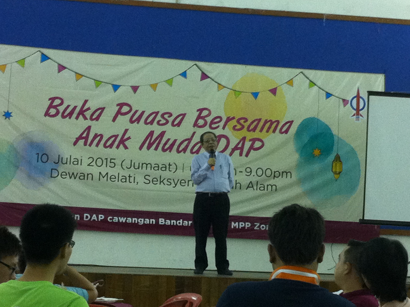 Lim Kit Siang speaks at a DAP buka puasa event in Shah Alam on July 10, 2015. u00e2u20acu201d Picture by Boo Su-Lyn