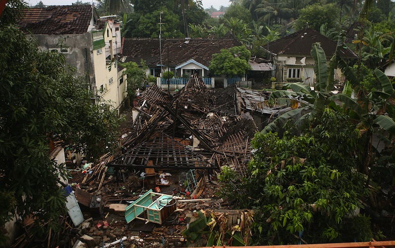 An overiew of a village on the outskirts of eathquake-hit Yogyakarta, 29 May 2006. u00e2u20acu201d AFP picn