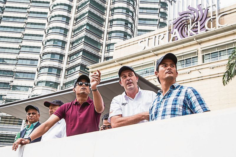 Khairy (centre) believes an agreement can be reached with all parties soon. u00e2u20acu2022 Malay Mail pic