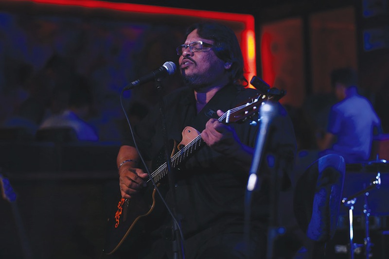 Sam serenades the crowd at Laundry bar.