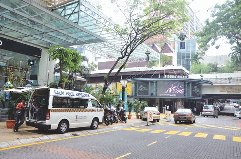 A mobile police hub in front of Low Yat Plaza. u00e2u20acu201d Picture by Shanaz Fazlie