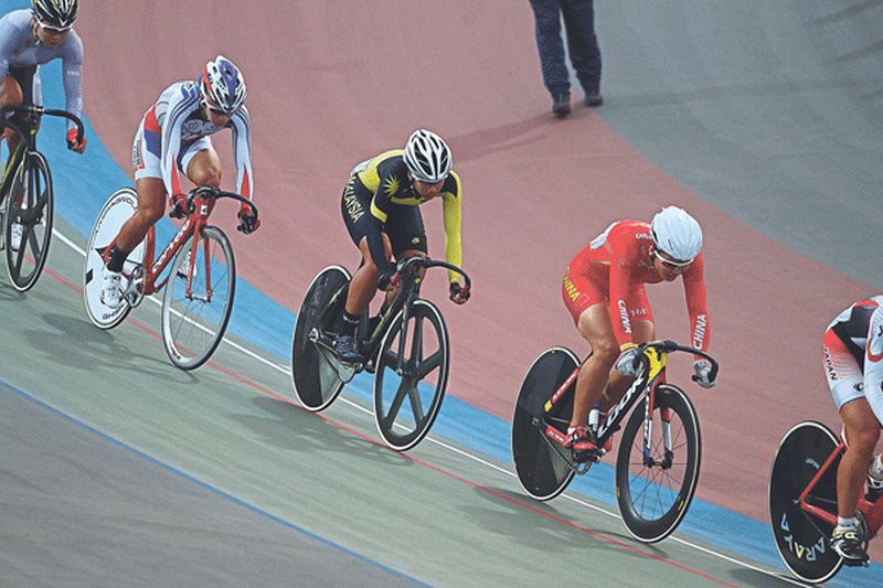 Ju Pha (centre) prefers to train in Malaysia as it is cheaper. u00e2u20acu201d File picture