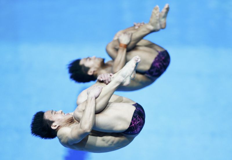 Malaysia's Ahmad Amsyar Azman and Ooi Tze Liang perform during the men's synchronised 3 metre springboard preliminary at the Aquatics World Championships in Kazan, Russia, July 28, 2015. u00e2u20acu2022 Reuters pic