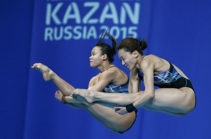 Malaysia's Pandelela Rinong Anak Pamg and Leong Mun Yee dive during the women's 10m syncronised platform finals at the Aquatics World Championships in Kazan, Russia. Picture released  July 27, 2015. u00e2u20acu2022 Reuters pic