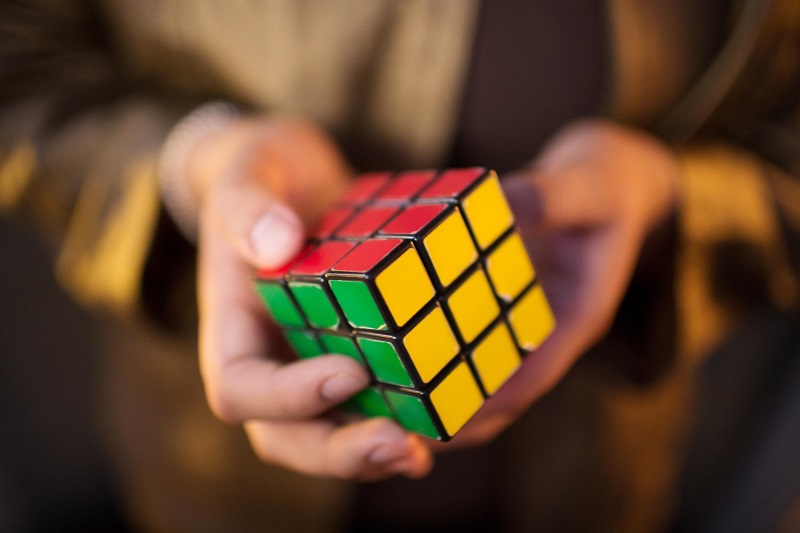 The worldu00e2u20acu2122s fastest Rubiku00e2u20acu2122s Cuber has stunned millions with his art to solve the puzzle, this time in less than six seconds.