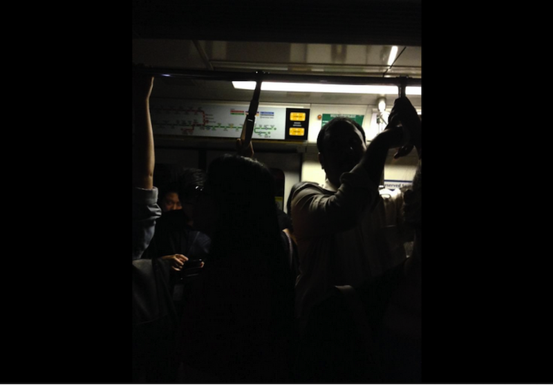 Blackout inside an MRT train. u00e2u20acu201d TODAY pic