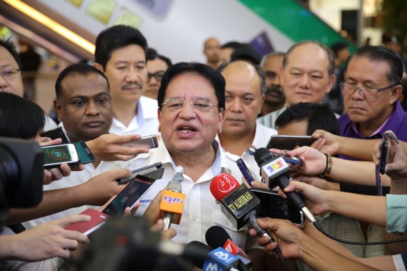 Umnou00e2u20acu2122s Datuk Seri Tengku Adnan Mansor speaks to reporters after visiting Low Yat Plaza. u00e2u20acu2022 Picture by Choo Choy May
